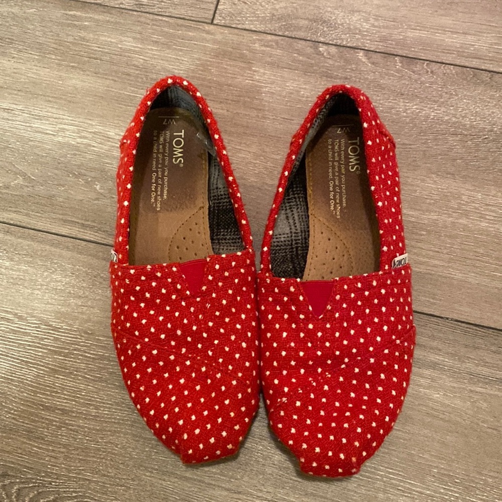 Polk a dot red toms